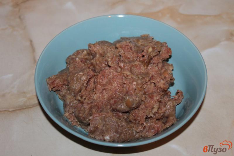Фото приготовление рецепта: Картофельная запеканка с фаршем, баклажаном и цветной капустой шаг №5