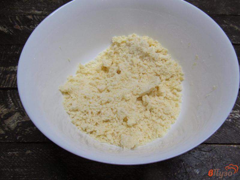 Фото приготовление рецепта: Пирог на песочном тесте с творожной начинкой шаг №2