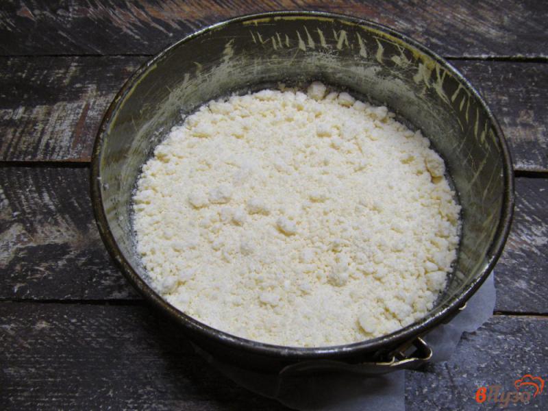 Фото приготовление рецепта: Пирог на песочном тесте с творожной начинкой шаг №4
