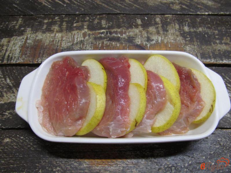Фото приготовление рецепта: Запеченная свинина с грушами шаг №3