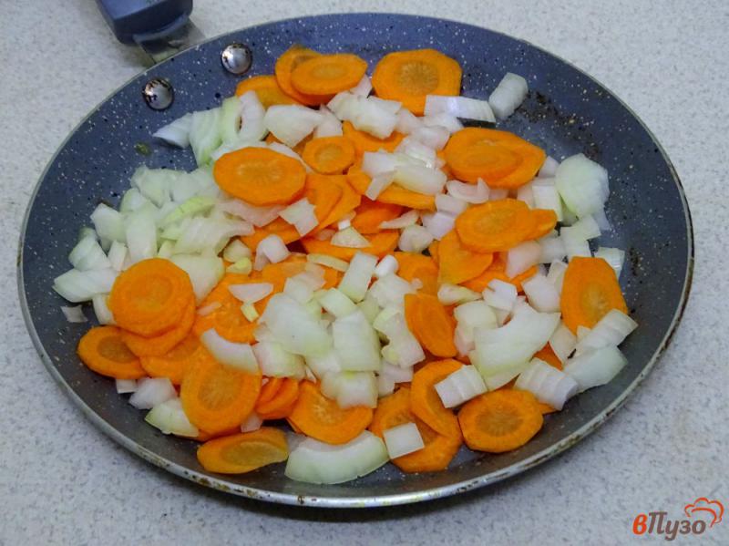 Фото приготовление рецепта: Суп из замороженного щавеля с яйцами и сметаной шаг №2