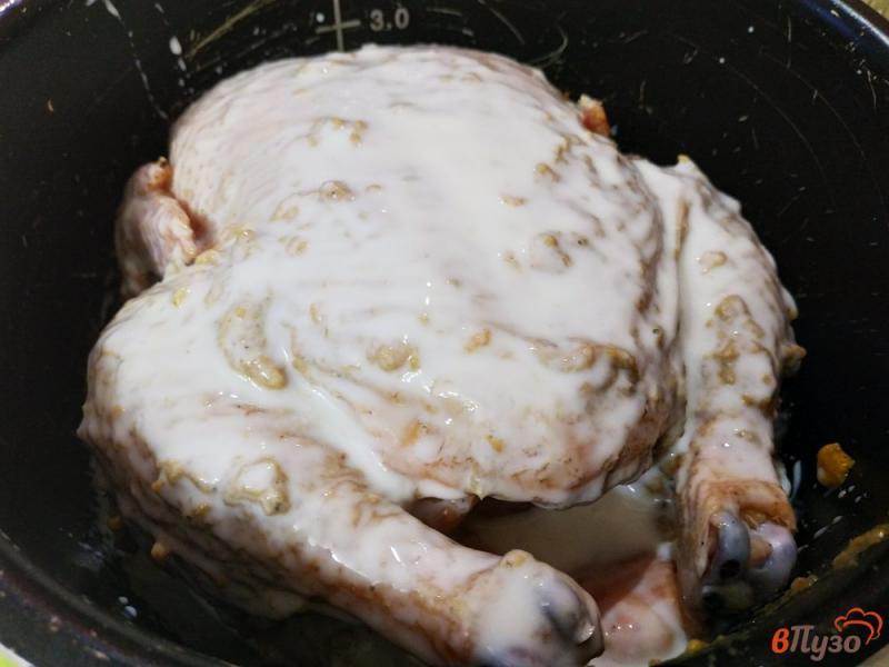 Фото приготовление рецепта: Запеченная курица с кефиром в мультиварке шаг №5