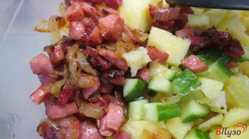 Фото приготовление рецепта: Салат картофельный с колбасой шаг №4