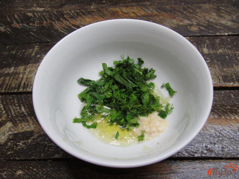 Фото приготовление рецепта: Теплый салат из брокколи с оливками и томатом шаг №1