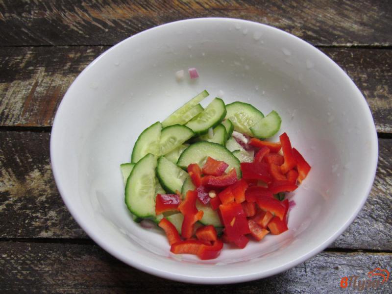 Фото приготовление рецепта: Греческий салат из огурцов шаг №3