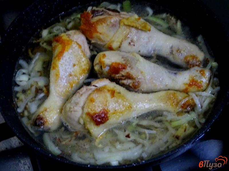 Фото приготовление рецепта: Куриные голени в сливочном соусе шаг №5