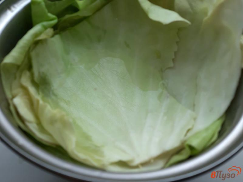 Фото приготовление рецепта: Голубцы с фаршем в овощном соусе шаг №2