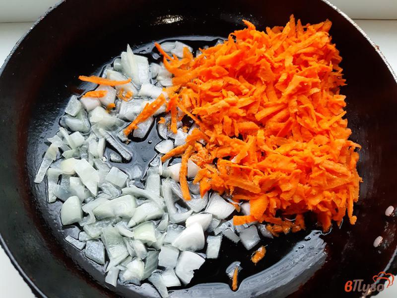 Фото приготовление рецепта: Голубцы с фаршем в овощном соусе шаг №7
