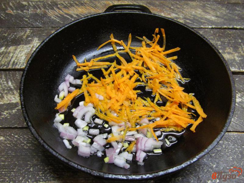 Фото приготовление рецепта: Жареная капуста с грибами в кляре шаг №1