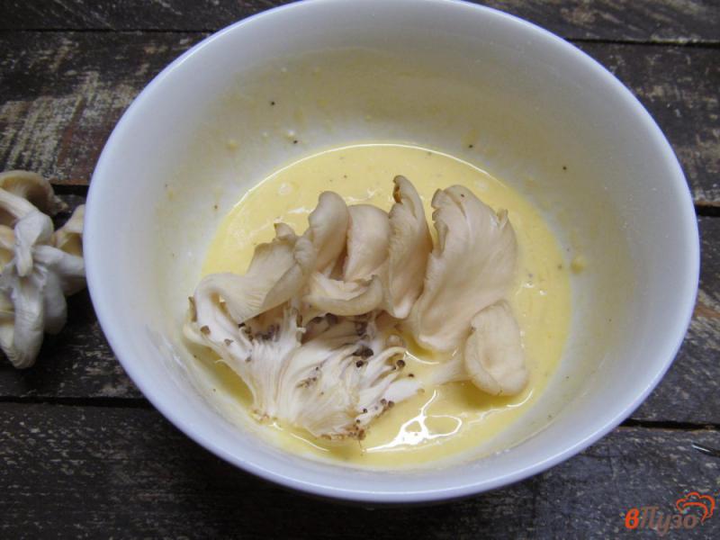 Фото приготовление рецепта: Жареная капуста с грибами в кляре шаг №6
