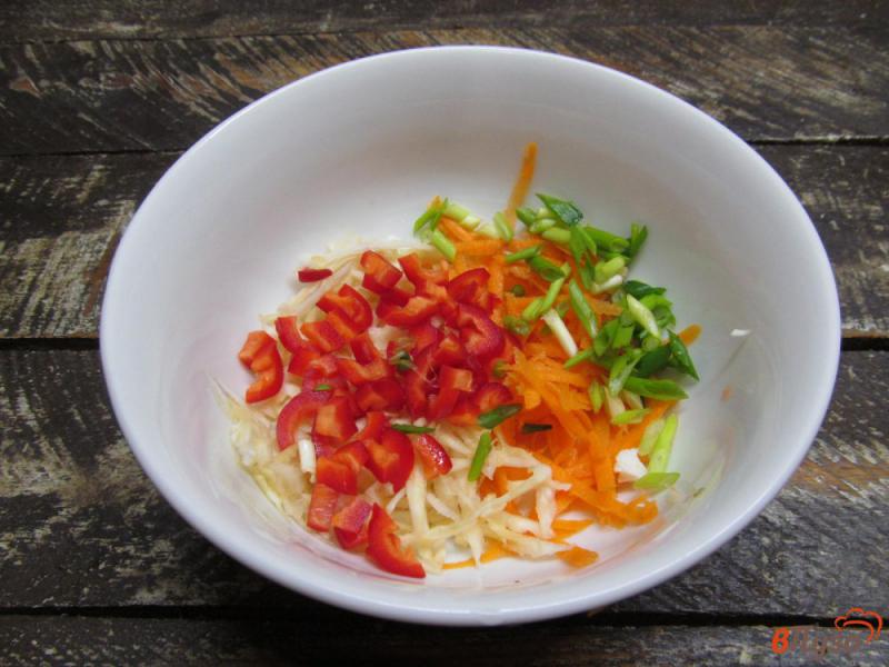 Фото приготовление рецепта: Оливковый салат с цветной капустой шаг №2