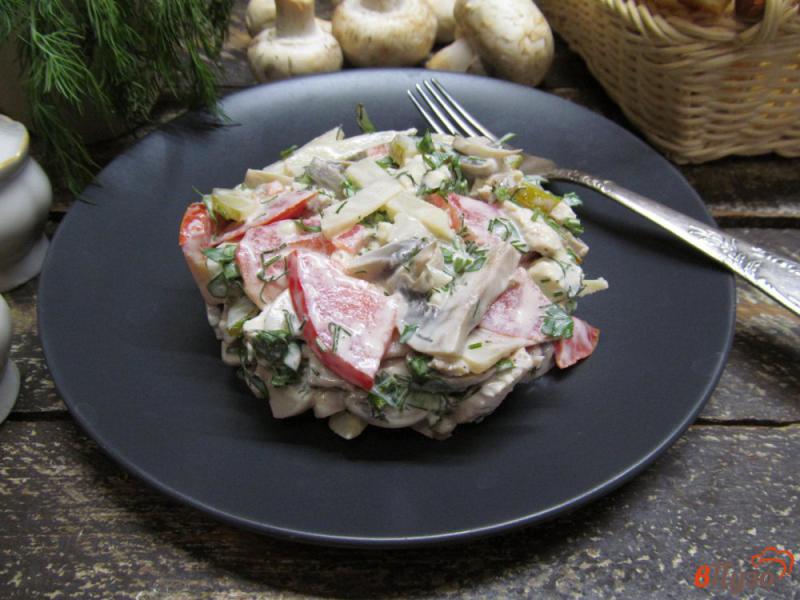 Фото приготовление рецепта: Салат грибной с курицей и сыром шаг №10