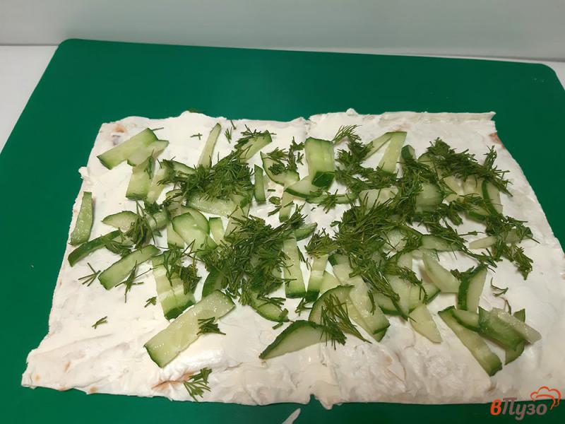 Фото приготовление рецепта: Закуска из лаваша со сливочным сыром шаг №4