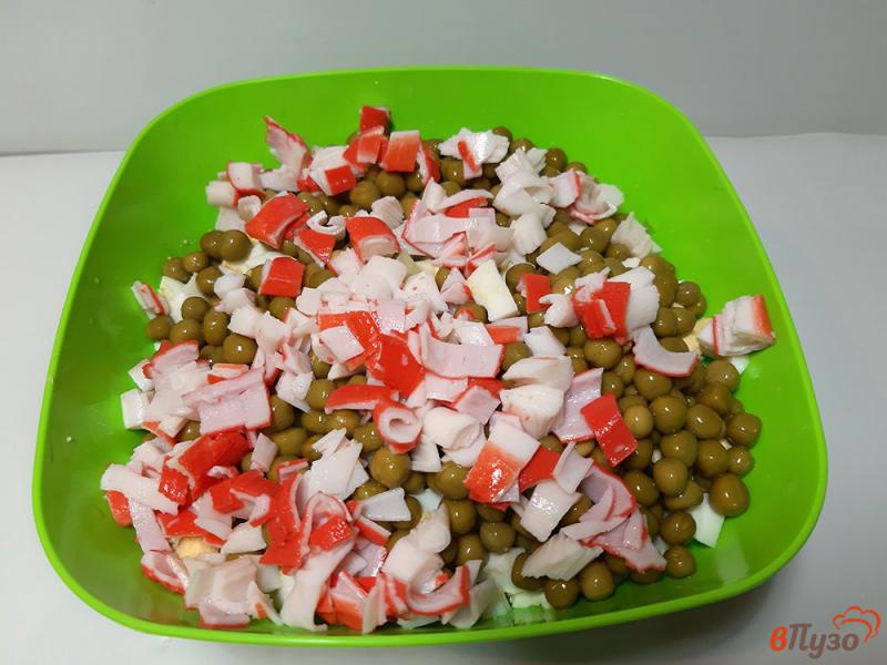 Фото приготовление рецепта: Крабовый салат с кус кусом шаг №5