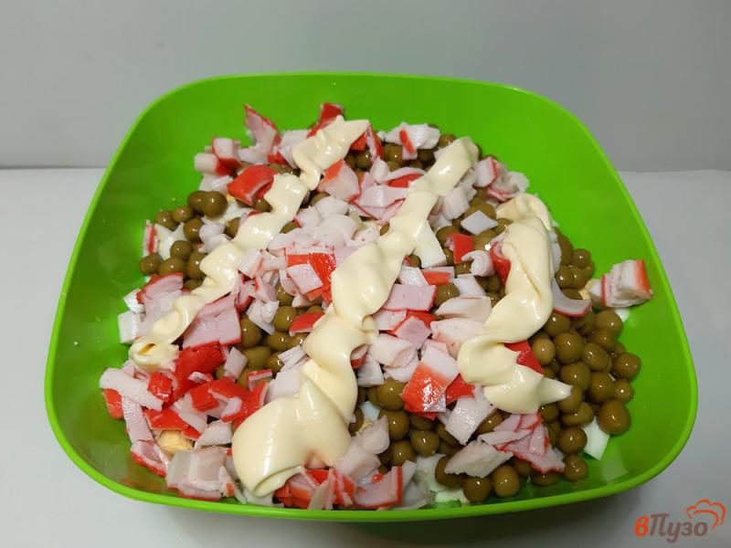 Фото приготовление рецепта: Крабовый салат с кус кусом шаг №6