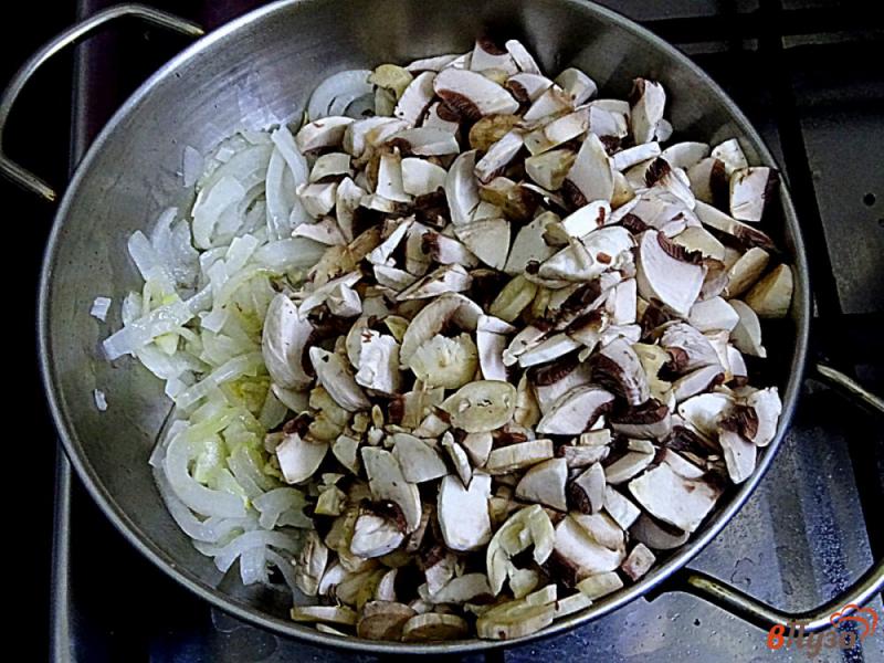 Фото приготовление рецепта: Куриные рулетики с грибами шаг №2
