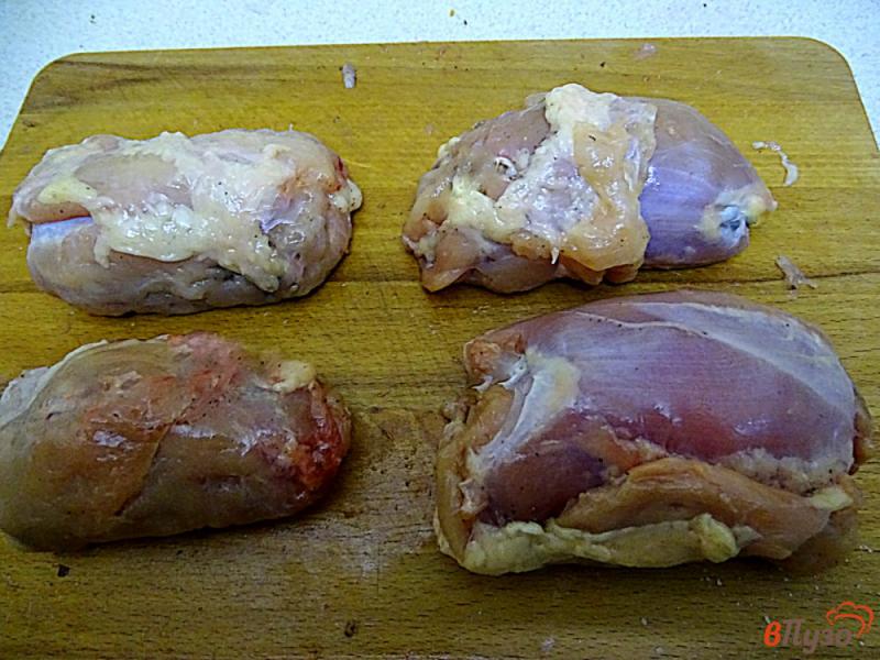 Фото приготовление рецепта: Куриные рулетики с грибами шаг №7