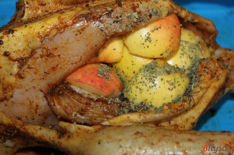 Фото приготовление рецепта: Курица с яблоками в медово - горчичном соусе шаг №5