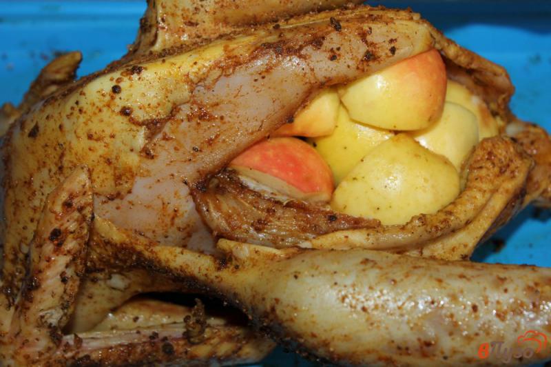 Фото приготовление рецепта: Курица с яблоками в медово - горчичном соусе шаг №4