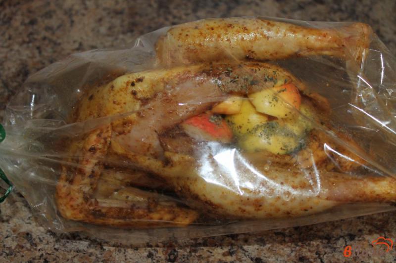 Фото приготовление рецепта: Курица с яблоками в медово - горчичном соусе шаг №6