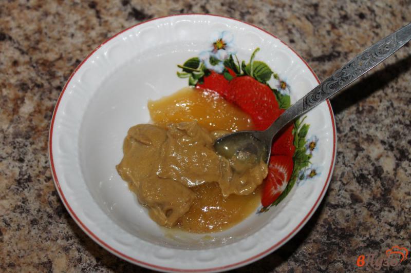 Фото приготовление рецепта: Курица с яблоками в медово - горчичном соусе шаг №7