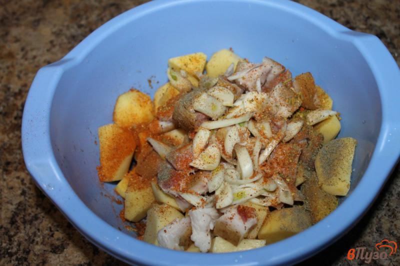 Фото приготовление рецепта: Картофель с подчеревком в духовке шаг №4