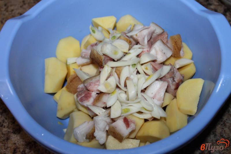 Фото приготовление рецепта: Картофель с подчеревком в духовке шаг №3