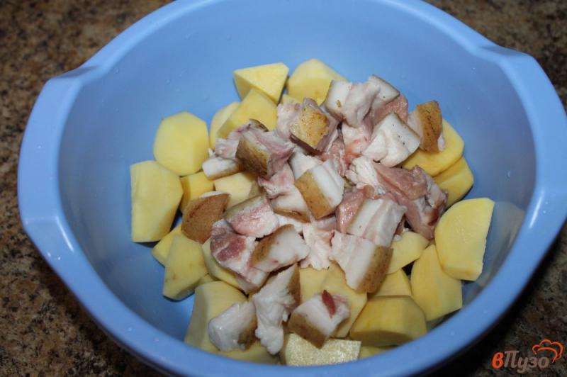 Фото приготовление рецепта: Картофель с подчеревком в духовке шаг №2