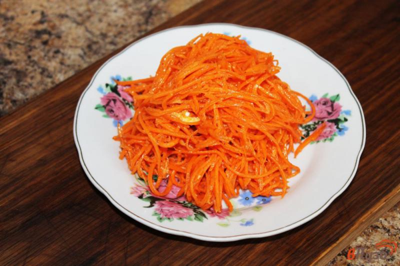 Фото приготовление рецепта: Острая и чесночная морковь по - корейски шаг №5
