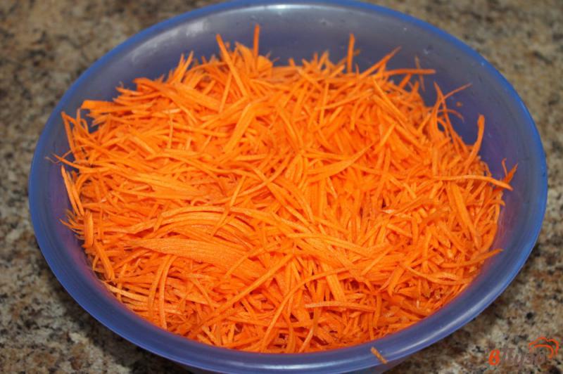 Фото приготовление рецепта: Острая и чесночная морковь по - корейски шаг №1