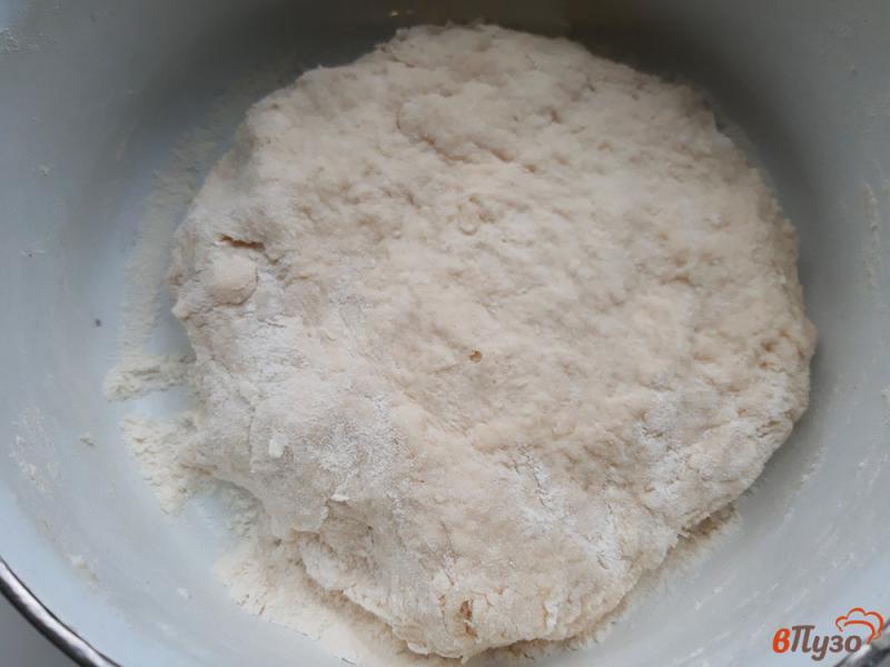 Фото приготовление рецепта: Пирожки печеные с квашеной капустой шаг №5