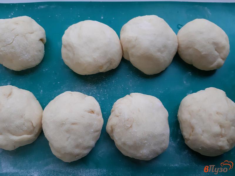 Фото приготовление рецепта: Пирожки печеные с квашеной капустой шаг №7