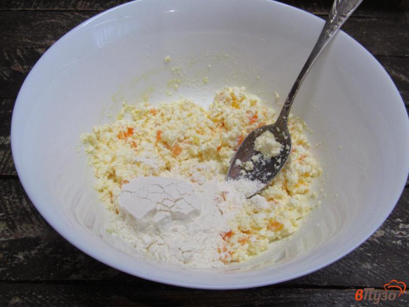 Фото приготовление рецепта: Сырники с апельсиновыми и лимонными дольками - мармеладом шаг №4