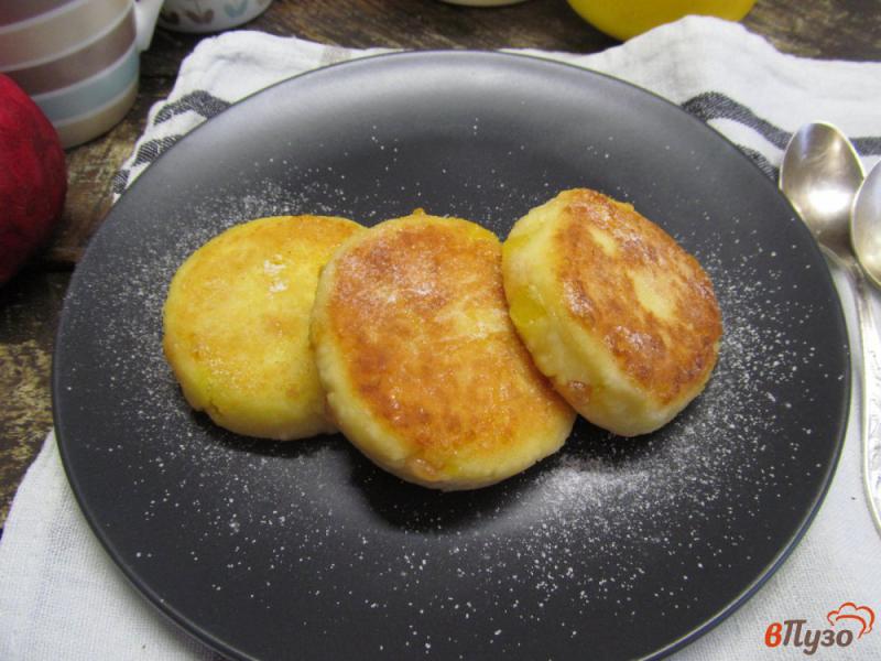 Фото приготовление рецепта: Сырники с апельсиновыми и лимонными дольками - мармеладом шаг №9