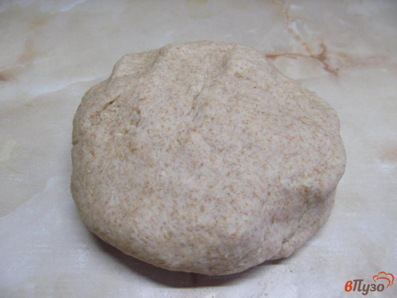 Фото приготовление рецепта: Пшеничный хлеб с медом и овсяными хлопьями шаг №4