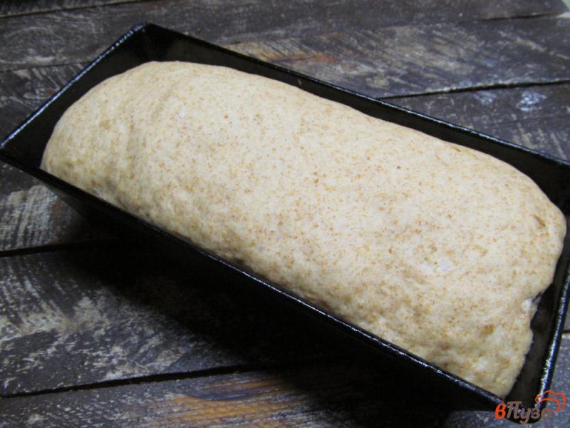 Фото приготовление рецепта: Пшеничный хлеб с медом и овсяными хлопьями шаг №8
