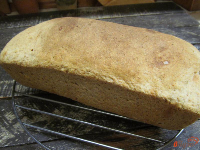 Фото приготовление рецепта: Пшеничный хлеб с медом и овсяными хлопьями шаг №9