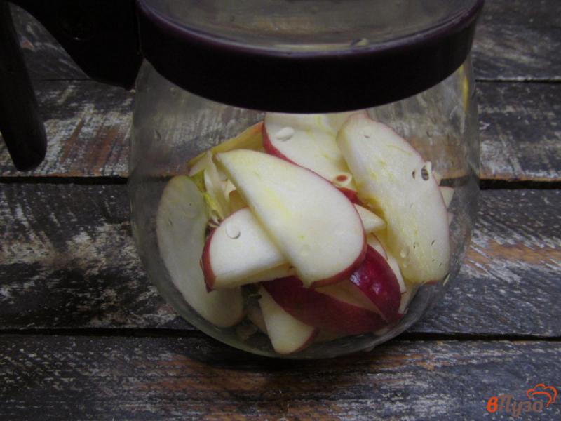 Фото приготовление рецепта: Пряный яблочный чай шаг №4