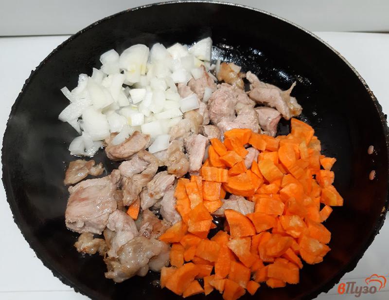 Фото приготовление рецепта: Рис со свининой шаг №5
