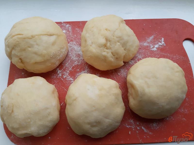 Фото приготовление рецепта: Печеные пирожки с яблочным повидлом шаг №6