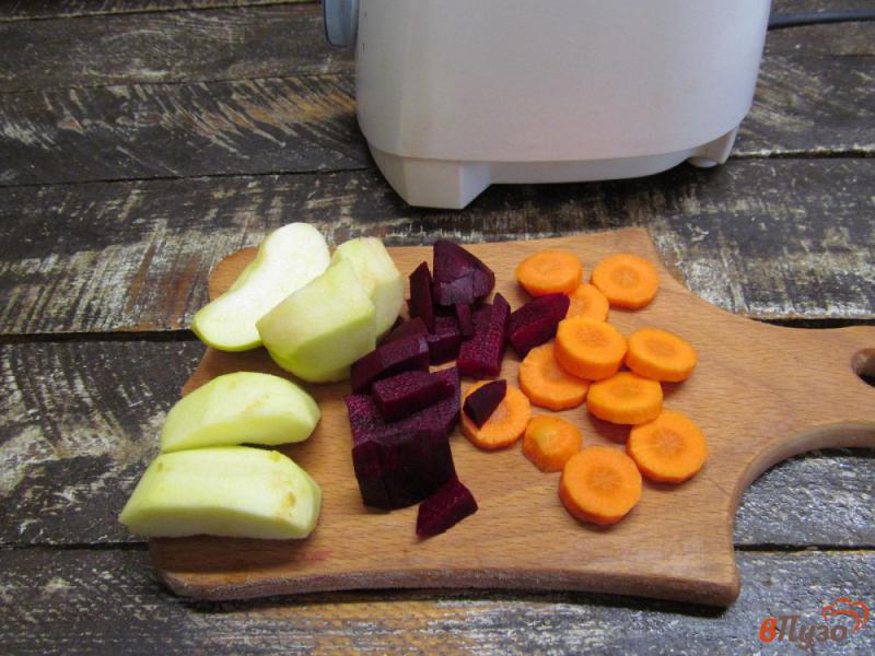 Фото приготовление рецепта: Овощной смузи с яблоком шаг №2