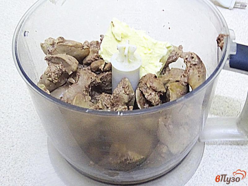 Фото приготовление рецепта: Паштет из куриной печени с грибами, диетический шаг №4