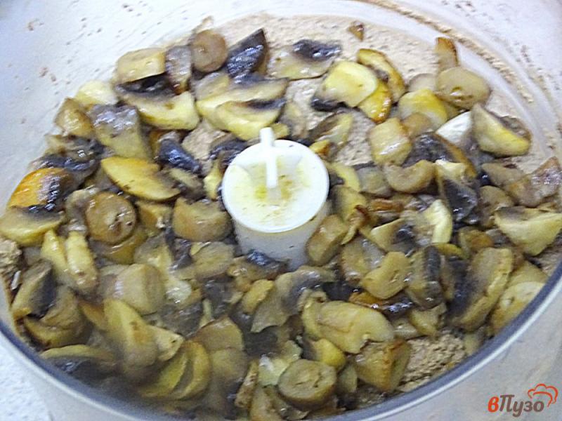 Фото приготовление рецепта: Паштет из куриной печени с грибами, диетический шаг №6