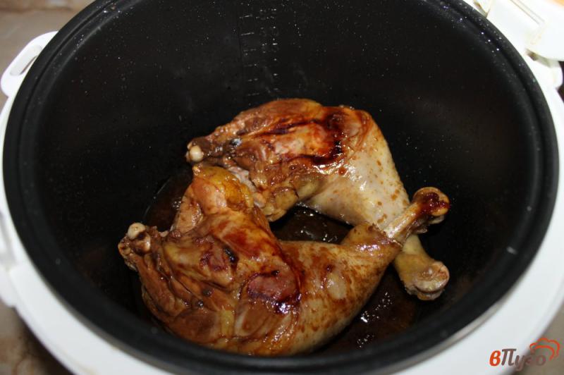 Фото приготовление рецепта: Окорочка в мультиварке тушеные в соевом соусе шаг №3