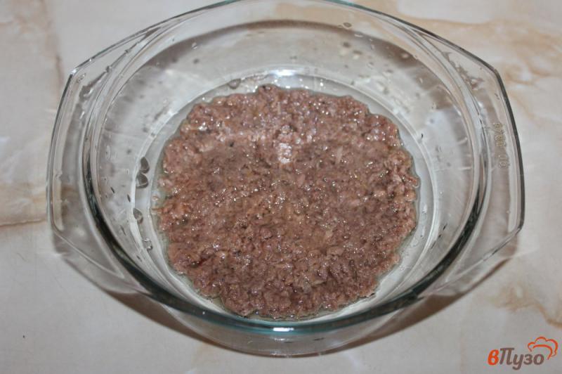 Фото приготовление рецепта: Салат с консервированным тунцом и яйцом шаг №1