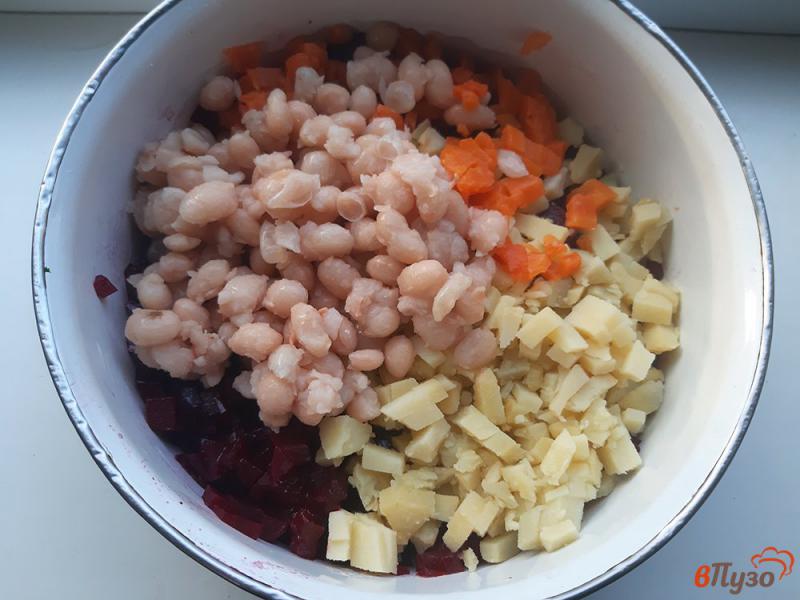 Фото приготовление рецепта: Винегрет с маринованной капустой и фасолью шаг №4