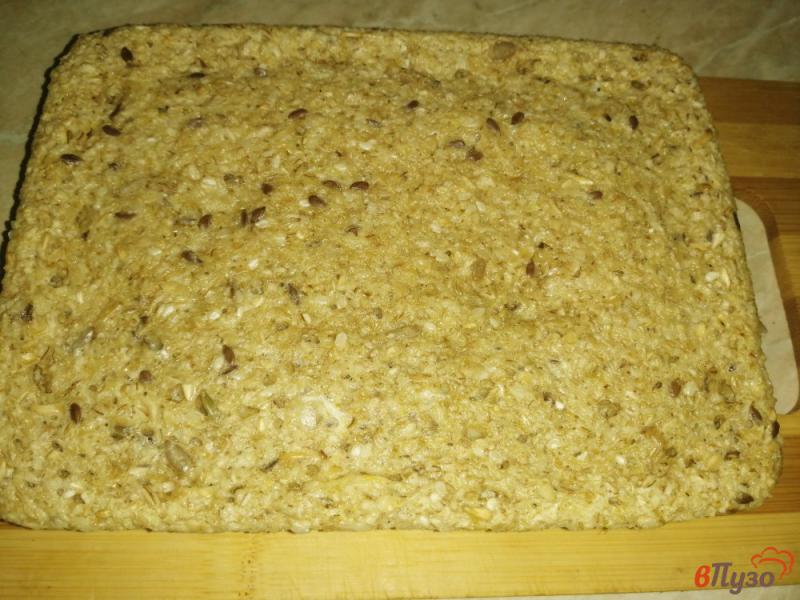 Фото приготовление рецепта: Хлеб из отрубей с семечками на кефире шаг №6