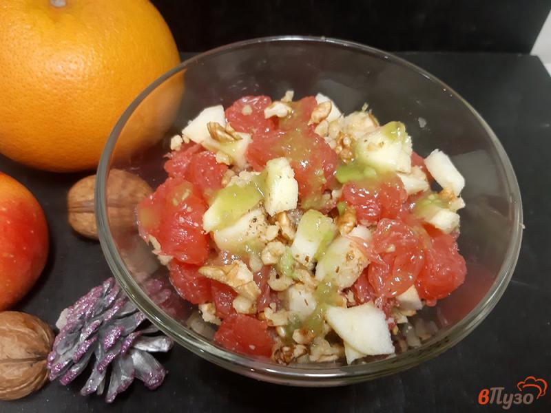 Фото приготовление рецепта: Салат фруктовый с заправкой из авокадо шаг №12