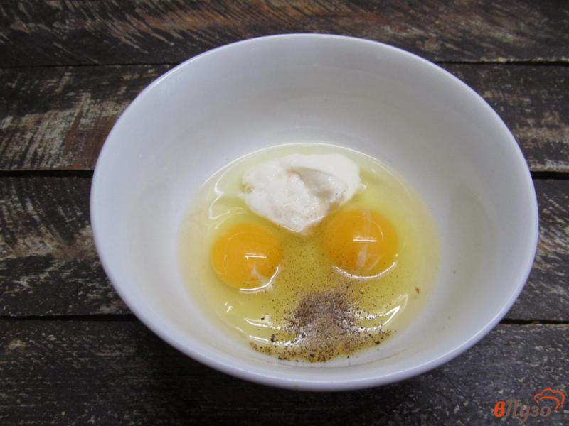 Фото приготовление рецепта: Куриное филе со стручковой фасолью в яйце шаг №4