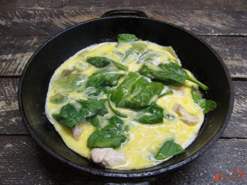 Фото приготовление рецепта: Куриное филе со стручковой фасолью в яйце шаг №5
